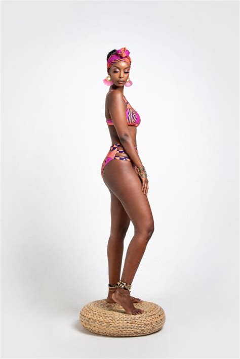 10 Hot Sexy Ayo Bikini Pics