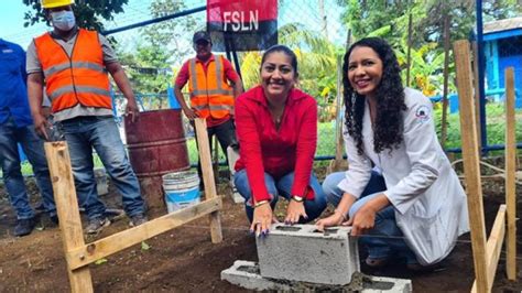 Colocan La Primera Piedra Donde Ser El Puesto De Salud Del Barrio