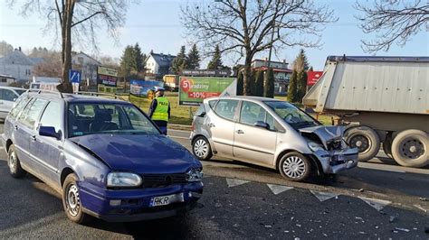 Zderzenie Volkswagena i Mercedesa na Krośnieńskiej w Miejscu Piastowym