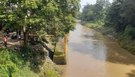 Bocah 10 Tahun Terseret Arus Sungai Kampung Lalang