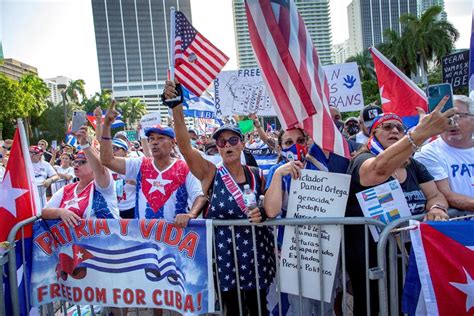 Miles De Personas En Miami Gritan Libertad Para Cuba Nicaragua Y