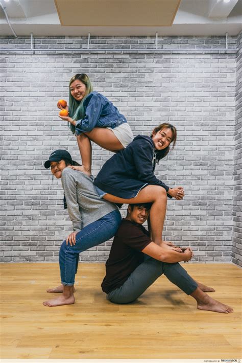 8 Super Extra Group Photo Poses That Will Take Fun Shot To Level 99