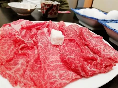 すき焼きに合う肉の部位・種類とは？選び方や一人前の量など作り方のコツも伝授！ ちそう