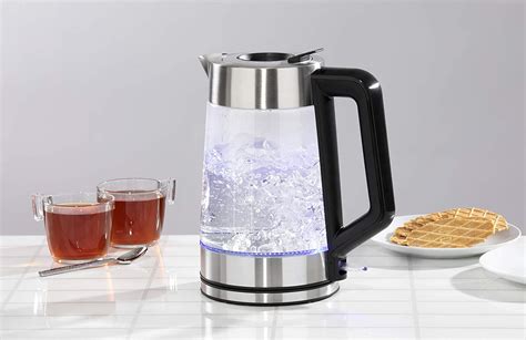 Daewoo L W Easy Fill Kettle With Illuminated Glass Body