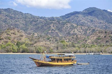 Kapal Pinisi Di Pulau Komodo Tenggelam 9 Wisatawan Malaysia Jadi