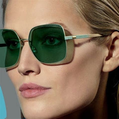 Boss Eyewear Macht Toni Garrn Zum Kampagnengesicht