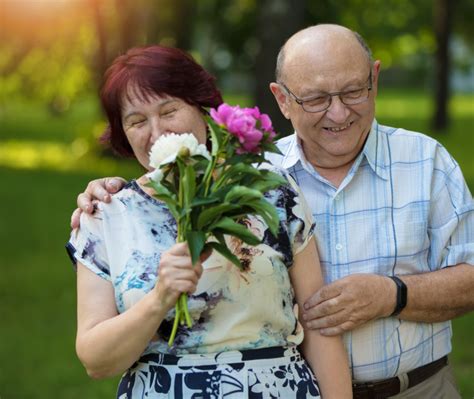 Crafting Meaningful Moments for Seniors During Celebration of Life Month - Safe and Sound Home ...