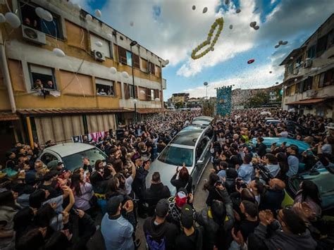 Funerali Del Enne Ucciso A Napoli Lungo Applauso Per L Ultimo