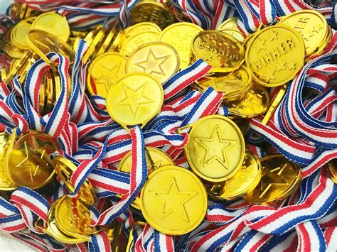 25pcs50pcs Kids Children Gold Plastic Winners Medals Sports Day Party