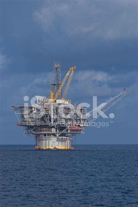 Offshore Spar Production Platform Oil Rig Stock Photo Royalty