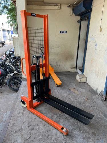 Balaad Ton Lifting Stacker Machine For Material Handling Manually