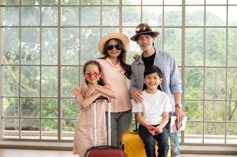 Premium Photo Father Mother Son And Daughter Packing For A Weekend