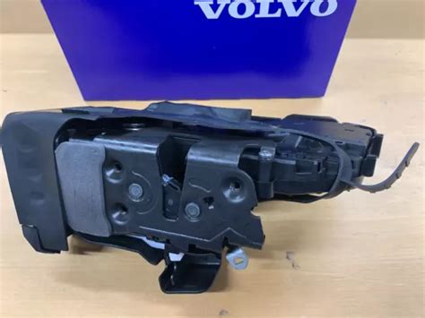 GENUINE VOLVO LEFT Front Door Lock 31416673 Xc60 Xc70 V70 V50 S40 S80