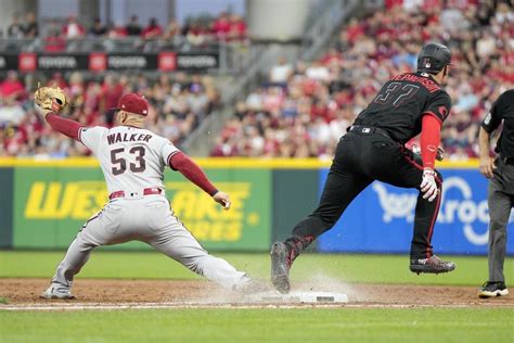 Reds Hit Back To Back To Back Homers In 6th In 4 2 Win Over The