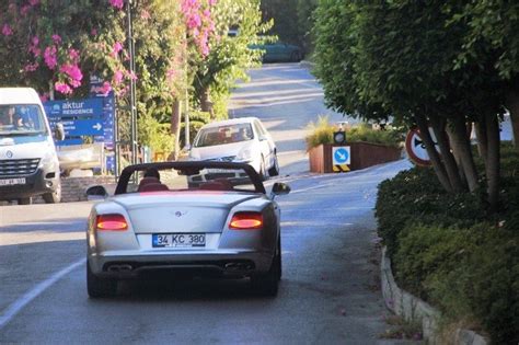 Cem Yılmaz Milyonluk Otomobiliyle Bodrum Sokaklarında