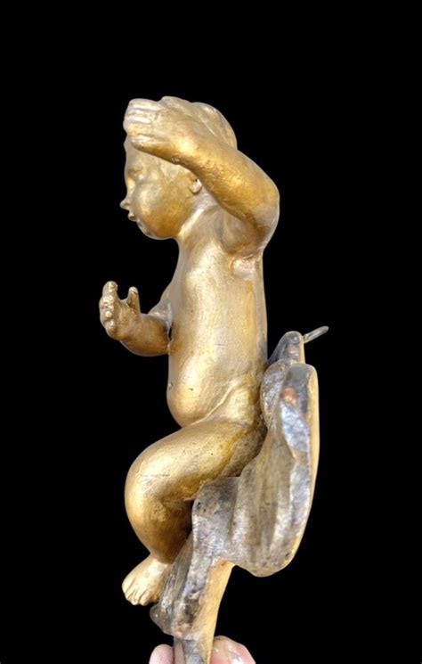 Figura Di Putto In Legno Scolpito E Dorato Su Nuvole Dipinte Liguria