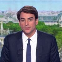 T L Vision Le Pr Sentateur Du Jt De France Julian Bugier Saute En