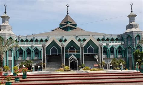 Masjid Berarsitektur Megah Di Makassar Ini Bikin Siapapun Berdecak