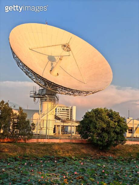 big Satelite dish or radio antennas to broadcast waves 이미지 2035281856