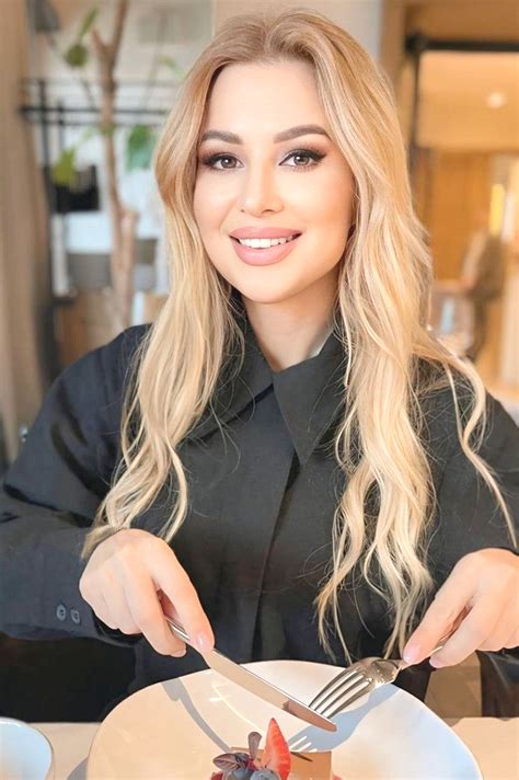 Victoria Yo Brown Eyes Blonde Hair ID