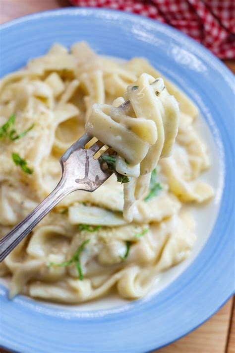 How To Reheat Fettuccine Alfredo In The Best 3 Easy Ways 🍴