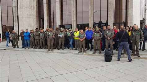 Comarca Los Agentes Medioambientales Se Concentran Ante La Junta En