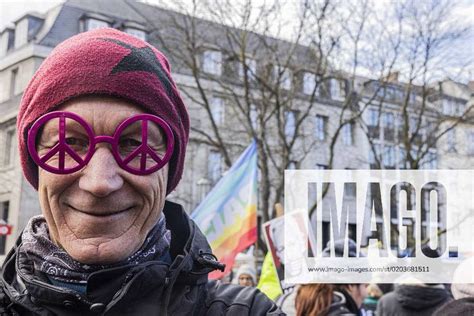 Friedensaktivisten Bei Einer Kundgebung Des Friedensforums Bonn Am