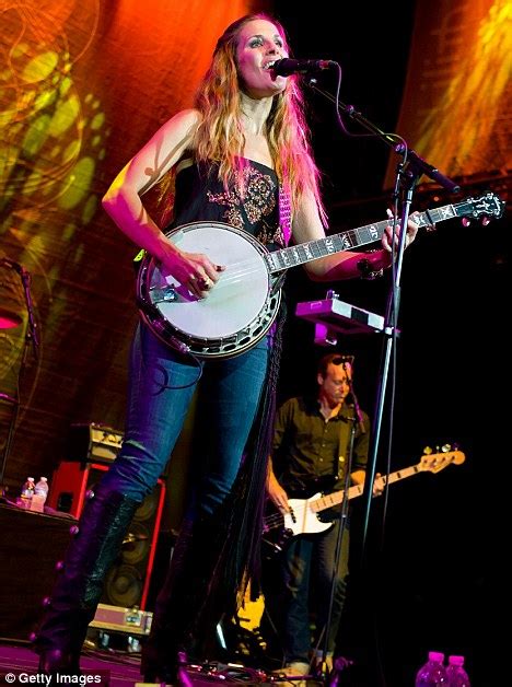 Hot Sexy Emily Robison Bikini Pics