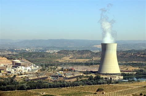 Nova recàrrega de combustible a la central nuclear dAscó Canal 21 Ebre