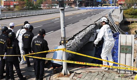 Police and National Forensic Service investigators conduct a site ...