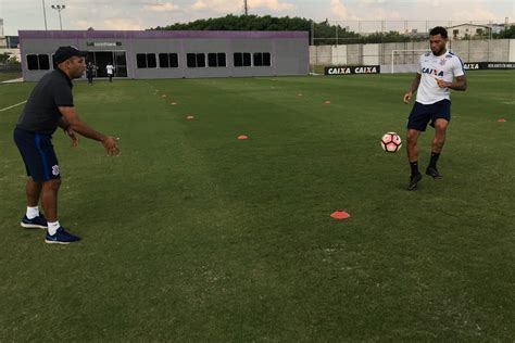 Kazim Evolui E Faz Os Primeiros Trabalhos Bola No Corinthians