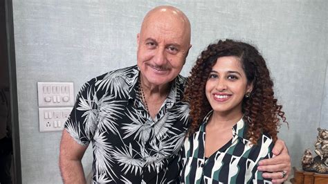 Anupam Kher Finds This Habit Of Foodies Maddening | Curly Tales