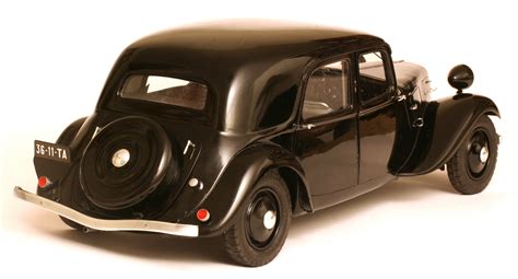 1936 Citroen Traction Avant 18 Scale Model