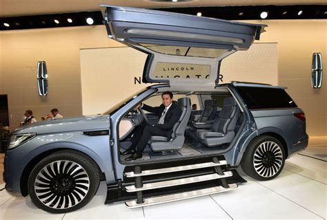 Ford Redesigns Massive Lincoln Navigator: 'A Spacious Lounge On Wheels' - Canadian Manufacturing