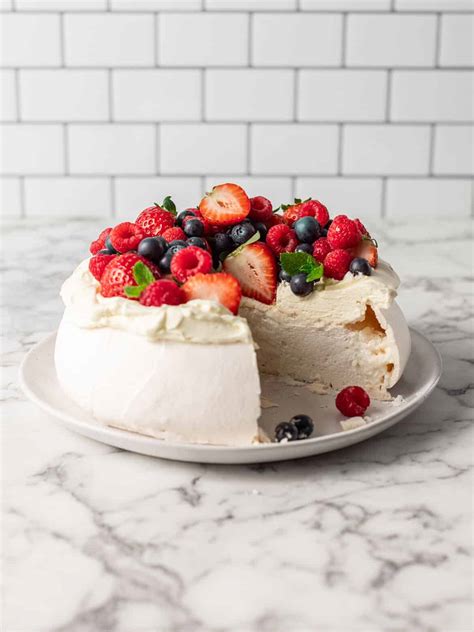 Classic Pavlova Recipe A Beginners Guide The Scranline