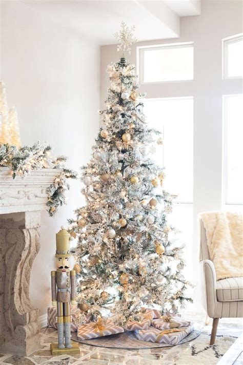 21 Beautiful Silver Christmas Tree Decoration Ideas Interior Vogue