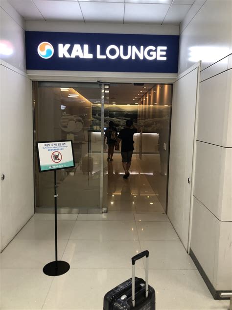 KAL Business Lounge - Jeju Airport - Light and Luxurious