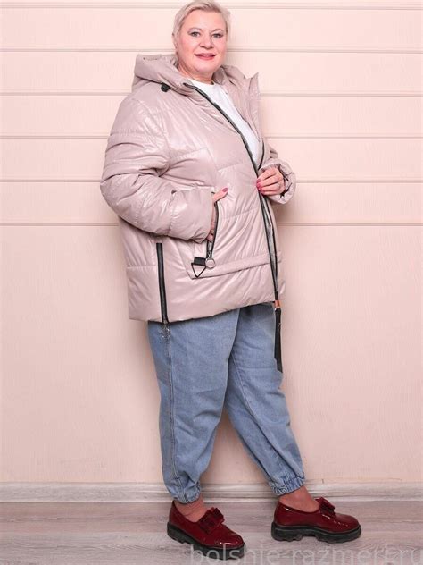 Куртка демисезонная с капюшоном больших размеров утепленная