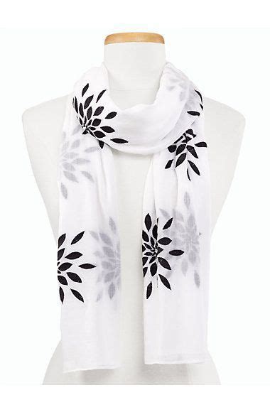 Pin By Evelyn On Scarf In 2024 Scarf Women Fashion Scarf Scarf Styles