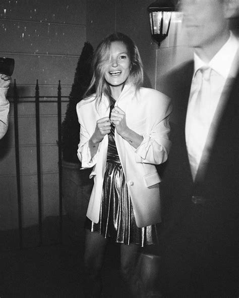 Kate Moss estrela nova campanha de roupas de festa da Zara Metrópoles