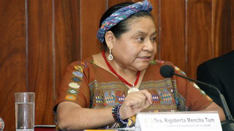 Rigoberta Mench Tum A A Os Del Premio Nobel De La Paz Unam Global