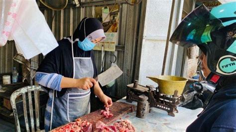 Jelang Lebaran Harga Daging Sapi Di Pasar Trayeman Slawi Mulai