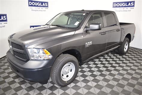 New 2020 Ram 1500 Classic Tradesman 4x4 Crew Cab 57 Box Crew Cab In Venice Rml087 Douglas Jcdr