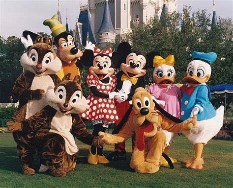 Disney Characters ~chip And Dale Goofy Minnie Mickey Dasiy Donald And Pluto Disney