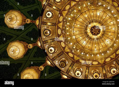 Huge Chandelier In Sultan Qaboos Mosque Oman Stock Photo Alamy