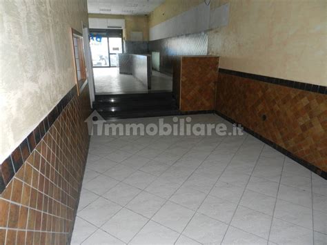 Locale Commerciale Via Dei Castani Roma Rif 112624611 Immobiliare It