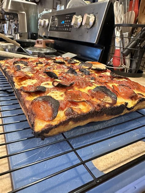 Finally Nailed It Detroit Style Deep Dish Dining And Cooking