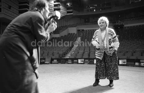 Ddr Fotoarchiv Berlin S Ngerin Helga Hahnemann In Berlin In Der Ddr