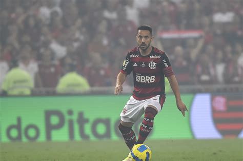 Privilégio Everton Ribeiro exalta Flamengo e comemora primeiro