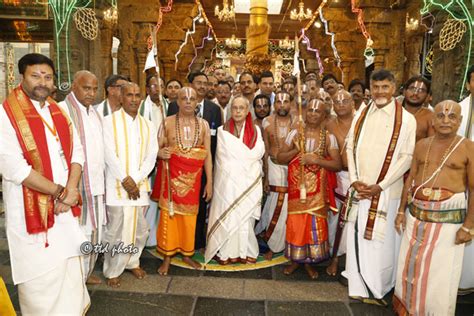 President Offers Prayers In Tirumala Shrine Ttd News